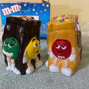 2003 M&M salt and pepper shakers. Never been used. Sold in original box